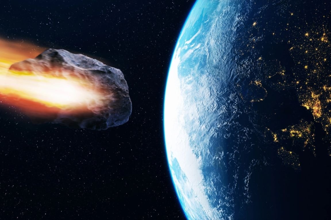 NASA warns about two airplane-sized asteroids coming towards Earth at high speed today